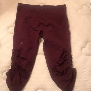 Lulu tight short cropped legging